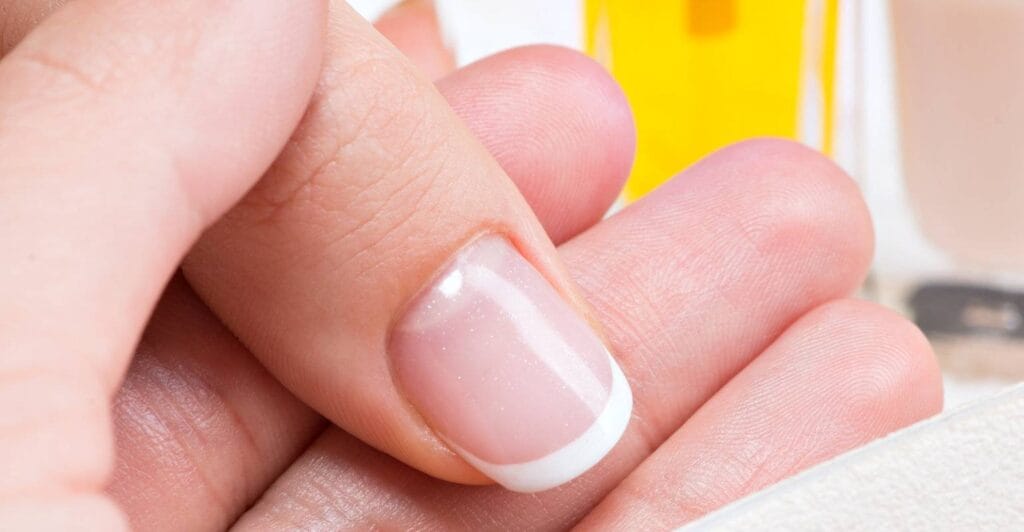 "Usuwanie manicure hybrydowego w M Studio Monika, Pacółtowo – profesjonalne oczyszczanie paznokci przed nową stylizacją.