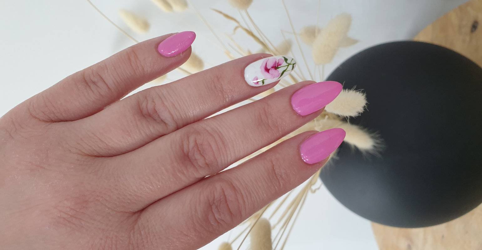 zdobienia paznokci w m studio Monika Lendzion. Studio maniucure mieści się w Pacółtowie koło Nowego Miasta Lubawskiego i ma świetne opinie.